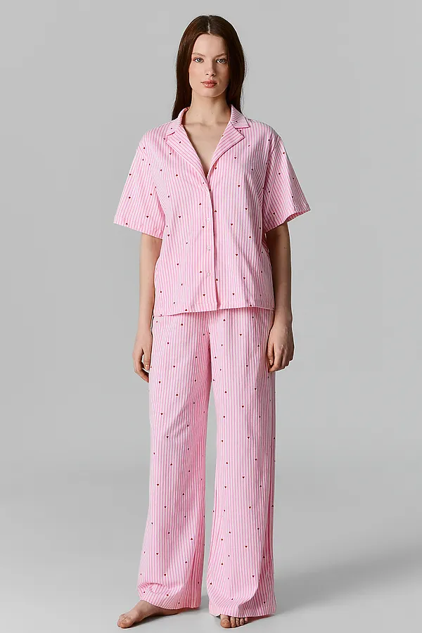 Комплект женский (рубашка, брюки) MARK FORMELLE, красные сердечки на розовой полоске - фото 1