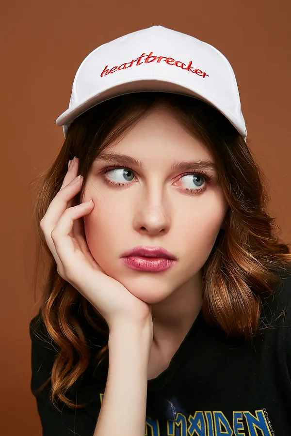 Бейсболка "Сердцеедка" КРАСНАЯ ЖАРА, белый - фото 1