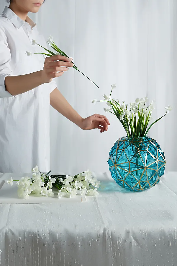 Ваза стеклянная ваза граненая цветочная ваза  из тонированного стекла "Стеклянный трон" MERSADA, морская волна, золотистый - фото 1